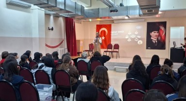Karaman'da Gençlere Yapay Zekâ Okuryazarlığı Eğitimi Verildi