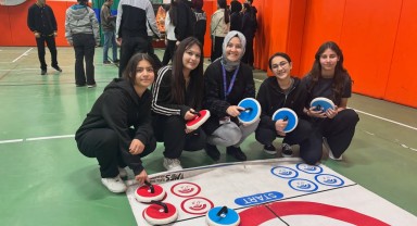 Karaman'da Gençlik Merkezi'nden Curling Etkinliği