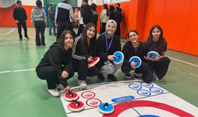 Karaman'da Gençlik Merkezi'nden Curling Etkinliği