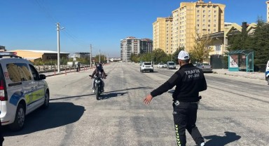Karaman'da Geniş Çaplı Okul Güvenliği Denetimi: Yüzlerce Şahıs ve Araç Sorgulandı