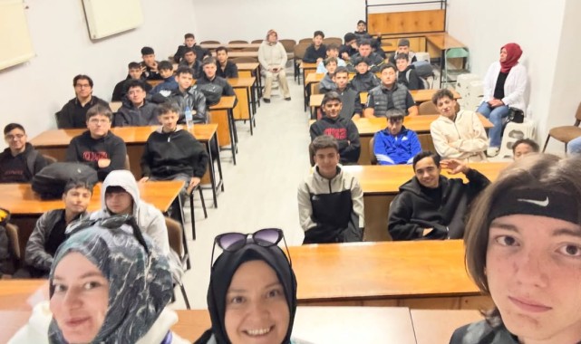 Karaman'da Liselilere Yapay Zekâ Okuryazarlığı Eğitimi