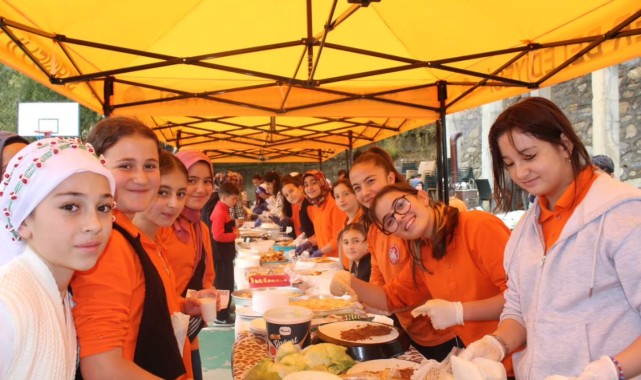 Sarıveliler'de Kermes Coşkusu: Protokol Öğrencilerle Buluştu